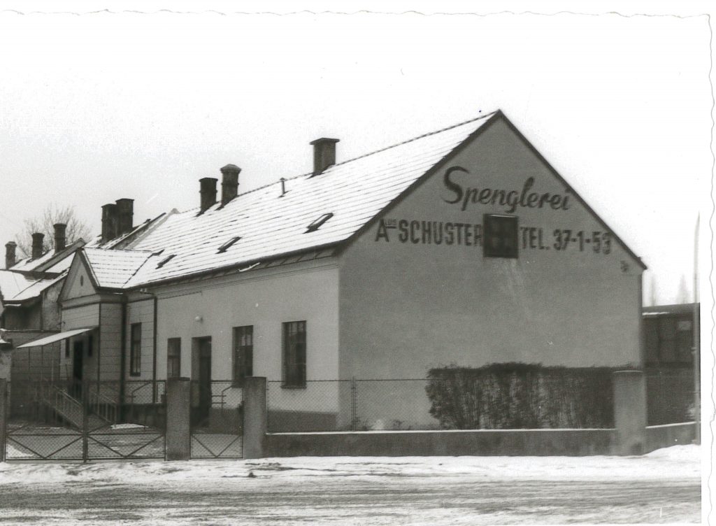 Foto vom Firmengebäude aus 1963 (schwarz/weiß-Aufnahme)